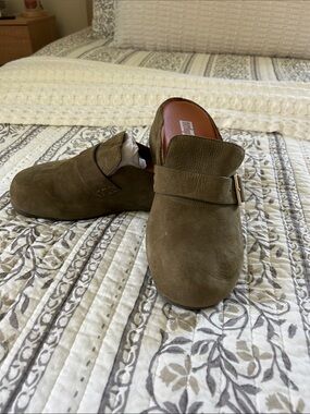 Fitflop Olive Green Suede Women's Slip-On Clogs with Buckle